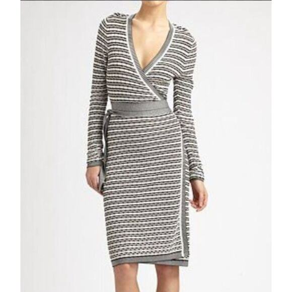 DVF Diane Von Furstenberg Evadine Wrap Cardigan Dress Striped Size Medium M - Picture 1 of 12